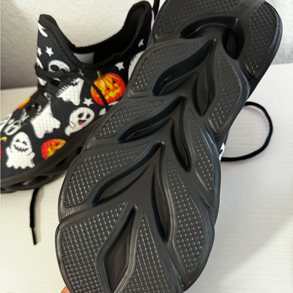 Halloween themed sneakers - Picture 3 of 4